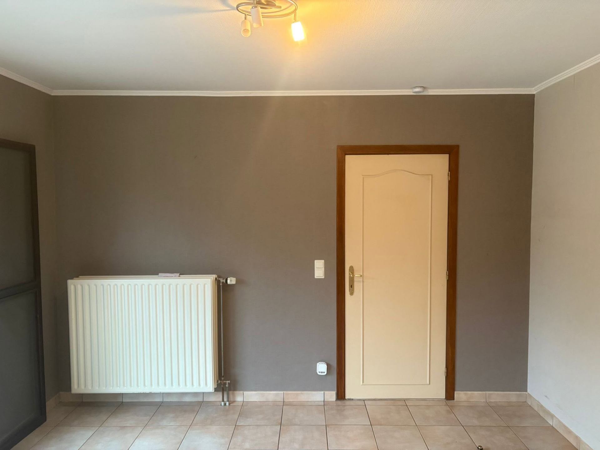 Afgewerkte ruimte na totaalrenovatie door Angelo Renovates